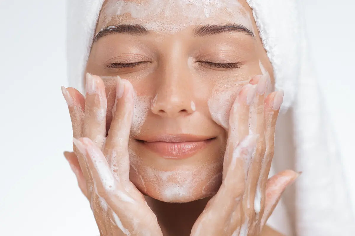Czym myć twarz zamiast mydła?