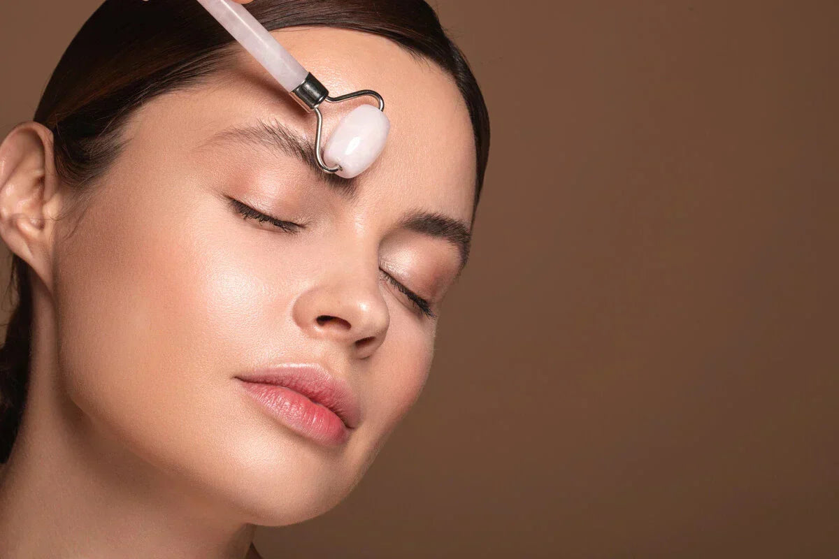 Masaż twarzy - efekty, techniki i najlepsze kosmetyki do osiągnięcia widocznych rezultatów