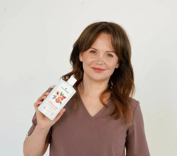 Szampon trychologiczny – czym różni się od drogeryjnego i kiedy warto go wybrać? - Orientana