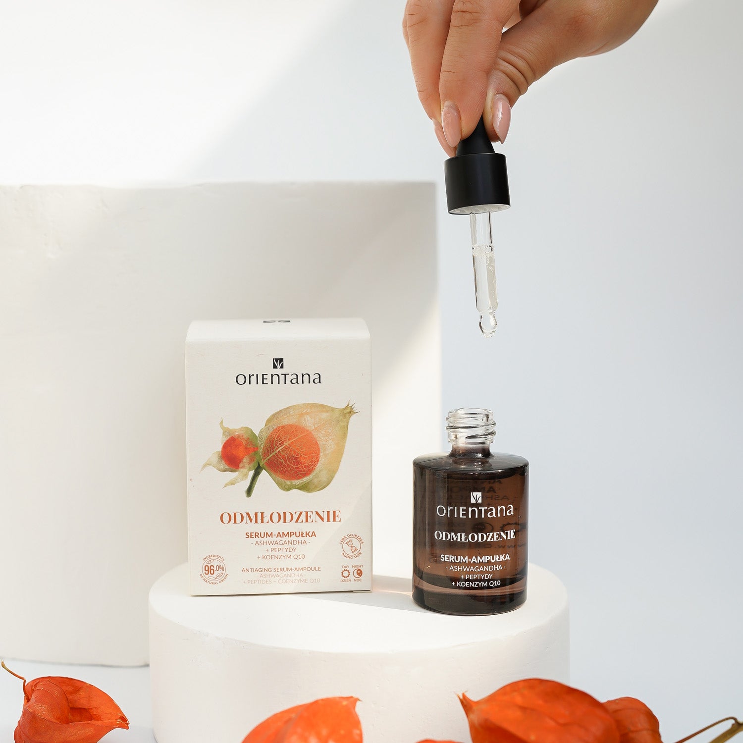 Serum Peptydy Koenzym Q10 dozowane szklaną pipetką w szklanej ciemnej buteleczce
